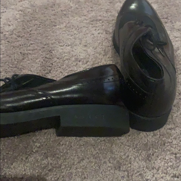 Black Gucci shoes with coloured patch like top. - Picture 5 of 6